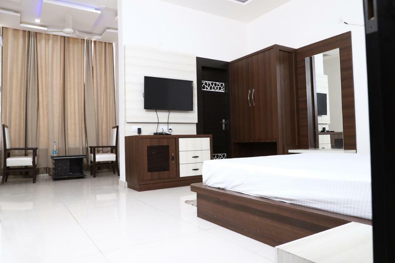 Diwan Hotel And Restaurant Surkhi Екстер'єр фото